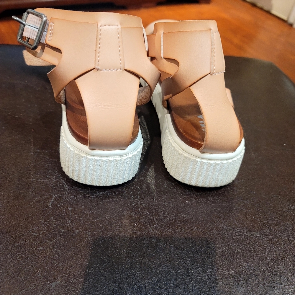 Sandles - Picture 4 of 4